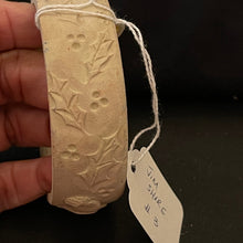 Load image into Gallery viewer, RARE Vintage 1990 Jim Shore Santa Unpainted Resin Bangle Bracelet Blank JS 90 Copyright #3
