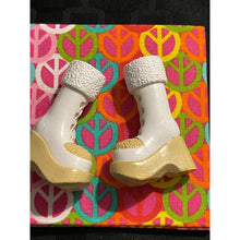Load image into Gallery viewer, Bratz Footwear Jade Wintertime Wonderland White Boots
