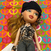 Load image into Gallery viewer, Bratz Wildlife Safari Meygan Doll Dressed, Jewelry, Hat Bin: 20B #113 As Shown
