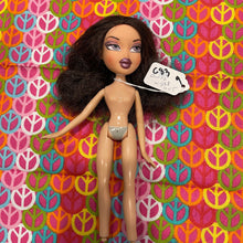 Load image into Gallery viewer, Bratz Head Gamez Dana Doll #C83 Lot 9 Nude Fashion Doll Only
