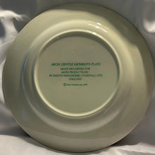 Load image into Gallery viewer, Avon 1975 Wedgwood Gentle Moments Collector Plage (Pre-owned)
