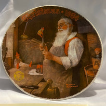 Load image into Gallery viewer, Vtg Bradford Exchange Norman Rockwell Plate Christmas 1984 Santa In His Workshop (Pre-owned)
