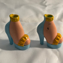 Load image into Gallery viewer, Bratz Shoefie snaps Shoe - Sea Blue &amp; Gold High Heels (Pre-owned)
