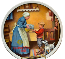 Load image into Gallery viewer, Vtg Bradford Exchange Norman Rockwell Plate 1986 The Pantry Raid 8.2&quot; Mothers Day (Pre-owned)
