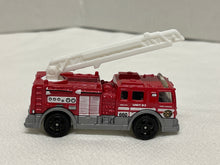 Load image into Gallery viewer, Matchbox 2004 Fire Ladder Truck MB660 Thailand Mattel
