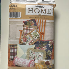 Load image into Gallery viewer, Simplicity 2001 Home Decorating 9683 Sewing Patterns Designer Pillows
