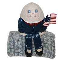 Load image into Gallery viewer, Enesco 2001 Belsnickle Humpty Dumpty on the Wall Figurine #863319
