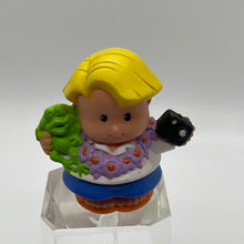 Load image into Gallery viewer, Mattel 2001 Fisher Price Little People Vacation Eddie Pet Frog Camera Figure (Pre-Owned) #23
