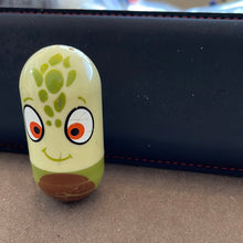 Load image into Gallery viewer, Kellogg&#39;s 2005-2006 Finding Nemo Squirt #12 Disney Weeble Wobble Bean (Pre-owned)
