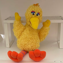 Load image into Gallery viewer, Gund 2005 Sesame Street Yellow Big Bird 10&quot; Plush Animal #43701 (Pre-owned)
