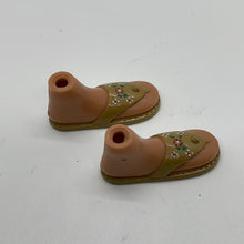 Load image into Gallery viewer, Bratz Feet Flat Tan Sandal Flower Design (Pre-owned)
