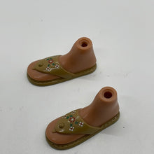 Load image into Gallery viewer, Bratz Feet Flat Tan Sandal Flower Design (Pre-owned)
