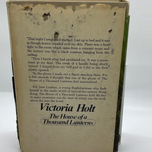 Load image into Gallery viewer, The House Of A Thousand Lanterns Hardcover By Holt Victoria (Pre Owned)
