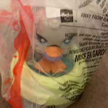 Load image into Gallery viewer, McDonald&#39;s 2008 Happy Meal Littlest Pet Shop LPS Swan Toy #3

