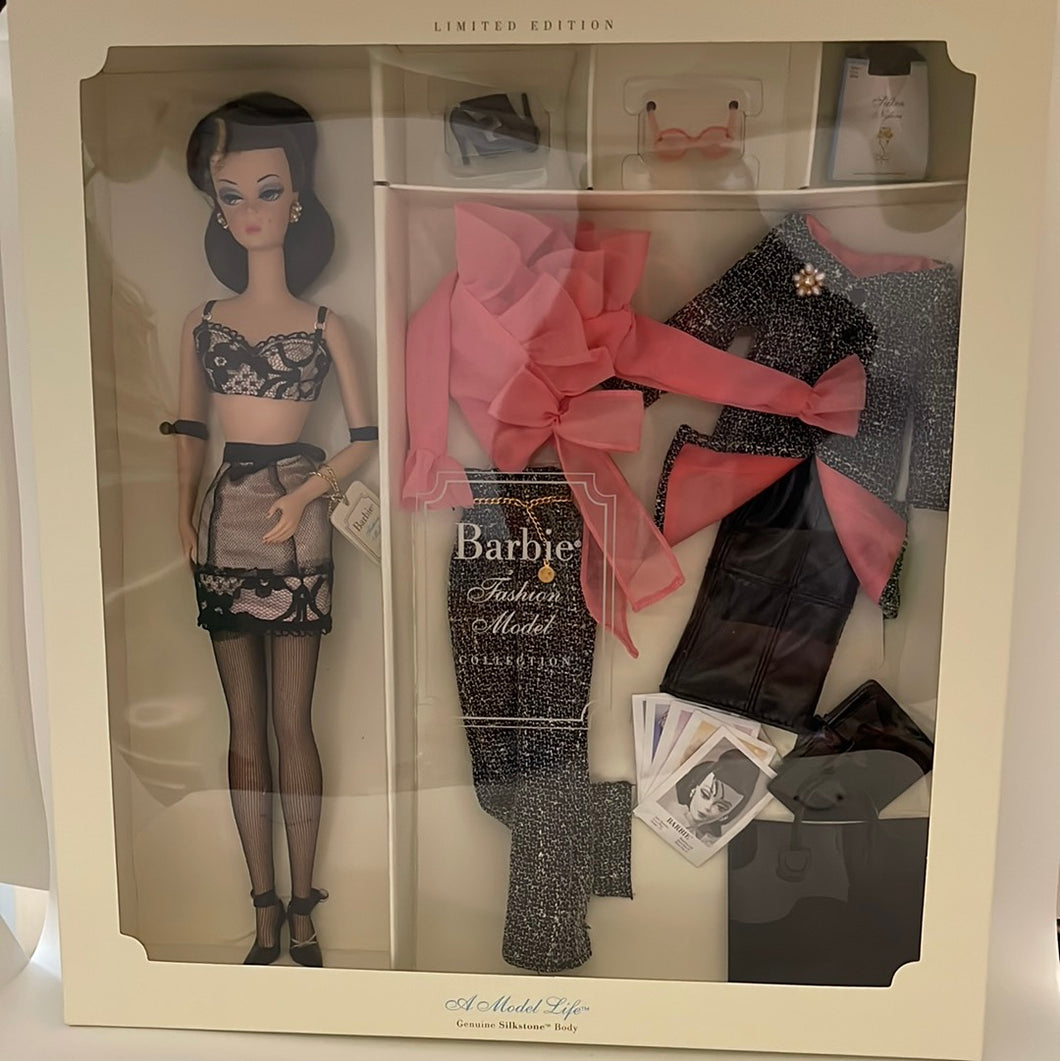 Mattel 2002 A Model Life Silkstone Barbie Doll Giftset #B0147