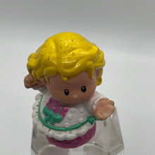 Load image into Gallery viewer, Mattel 1998 Fisher Price Little People Sarah Lynn Christmas Surprise Figure (Pre-Owned) #20
