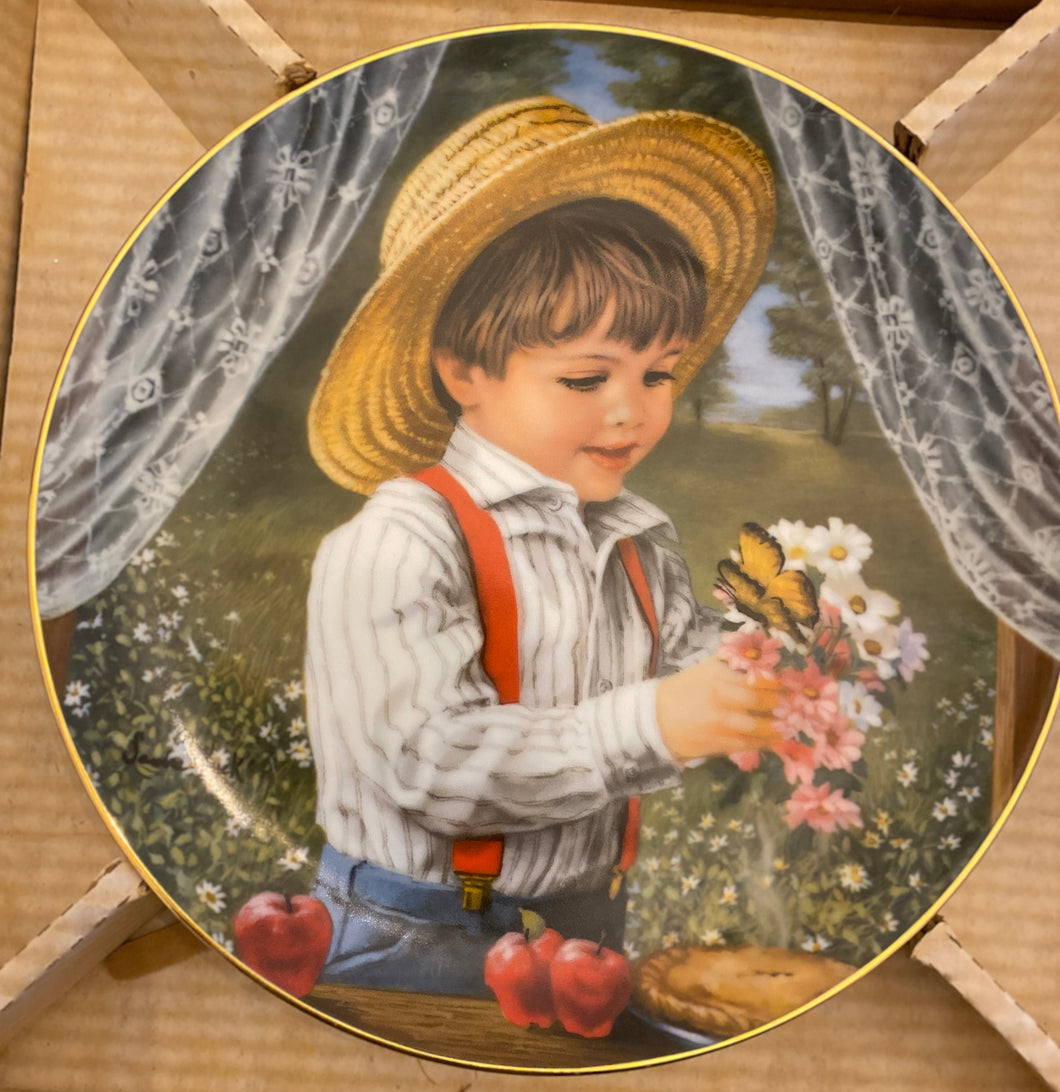 Sandra Kuck For Mom May Collector Plate #4031AC (Pre-owned)